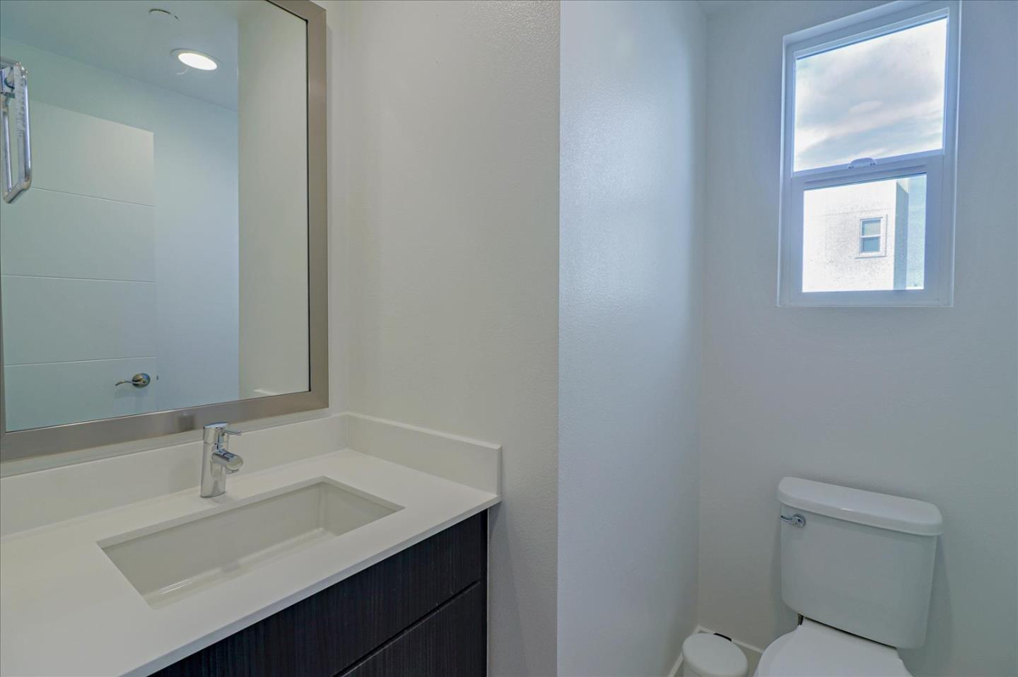 Detail Gallery Image 26 of 37 For 105 Uptown Cir, Oakland,  CA 94607 - 2 Beds | 2/1 Baths
