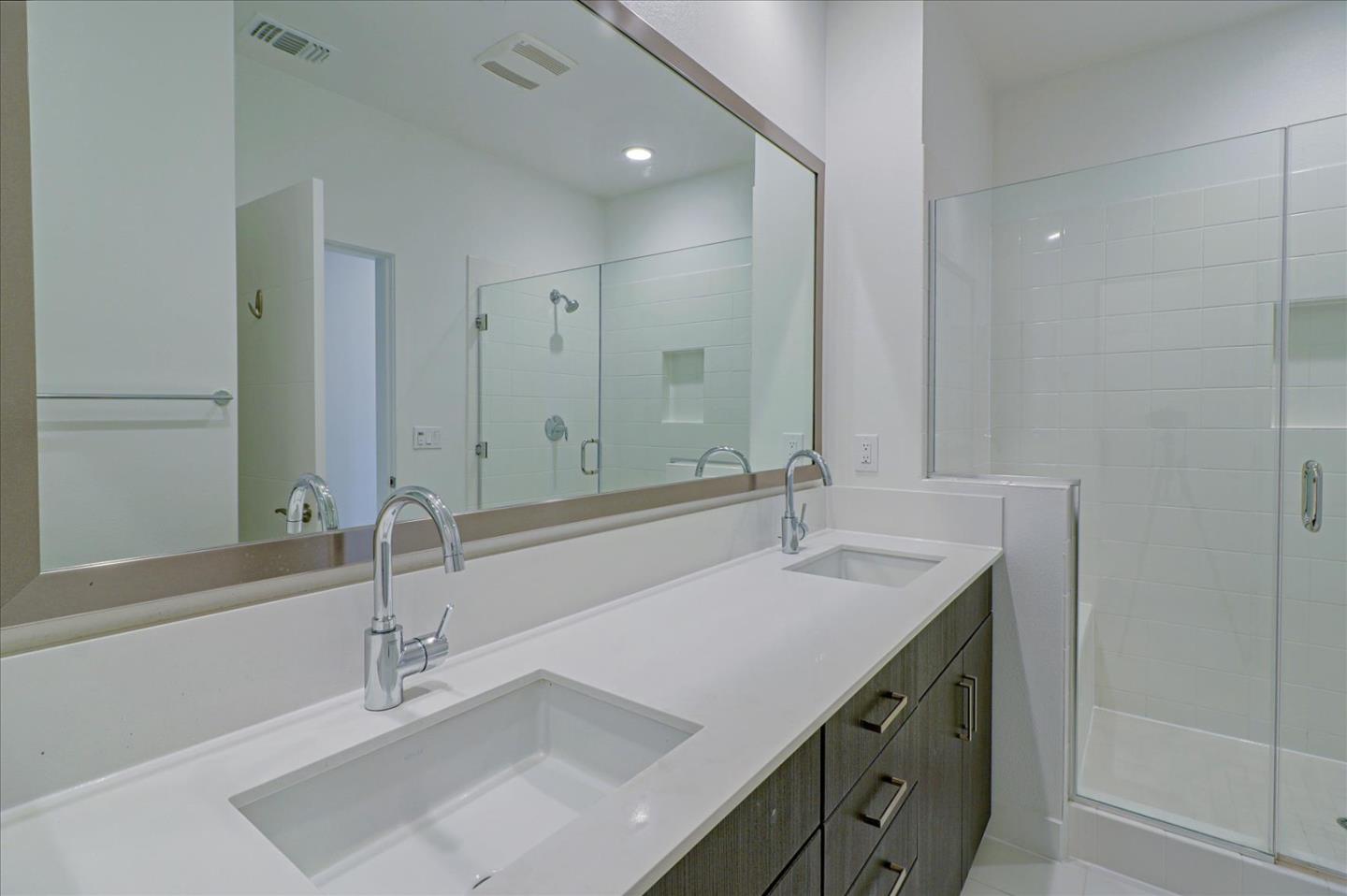 Detail Gallery Image 30 of 37 For 105 Uptown Cir, Oakland,  CA 94607 - 2 Beds | 2/1 Baths