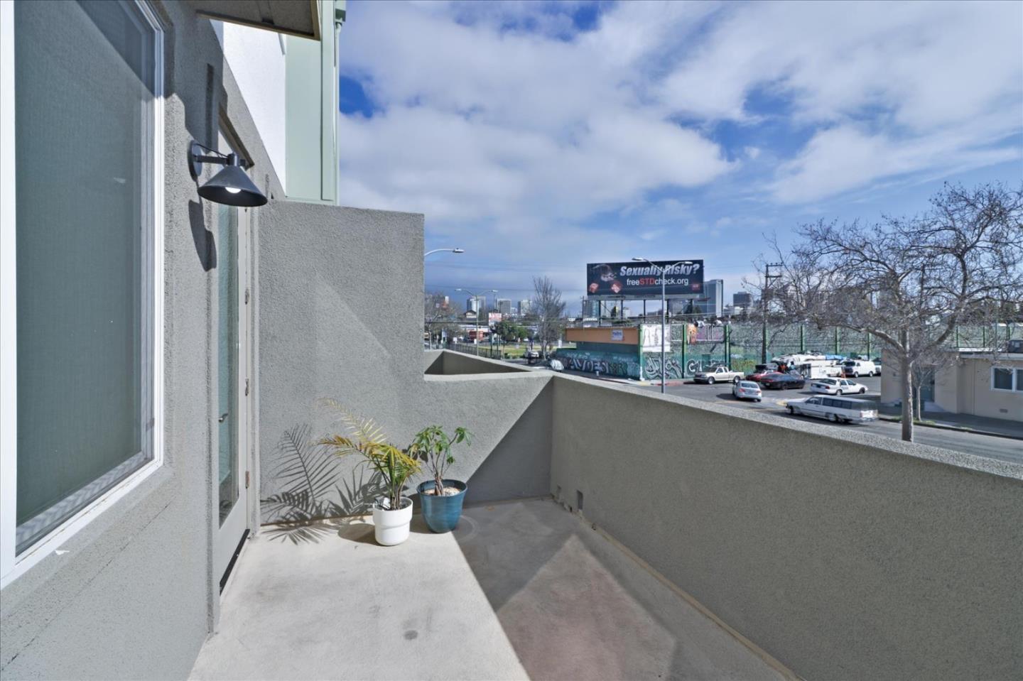 Detail Gallery Image 37 of 37 For 105 Uptown Cir, Oakland,  CA 94607 - 2 Beds | 2/1 Baths