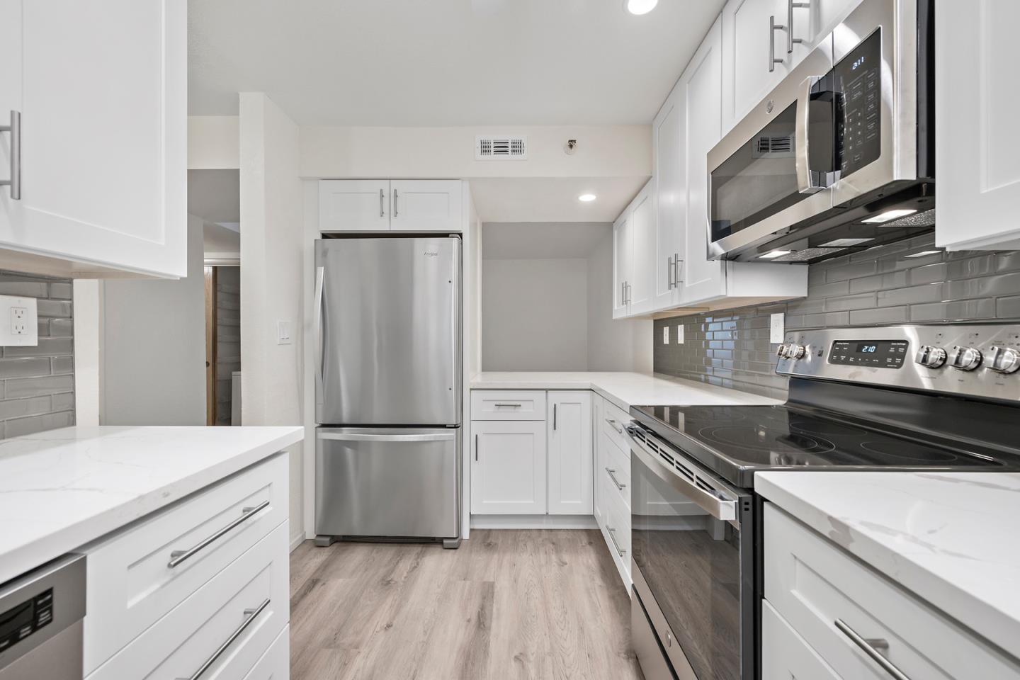 Detail Gallery Image 1 of 1 For 1 Laurel St #202,  San Carlos,  CA 94070 - 2 Beds | 2 Baths