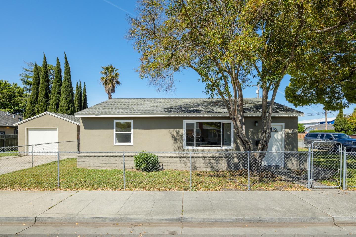 Detail Gallery Image 1 of 1 For 2245 Pulgas Ave, East Palo Alto,  CA 94303 - 2 Beds | 1 Baths