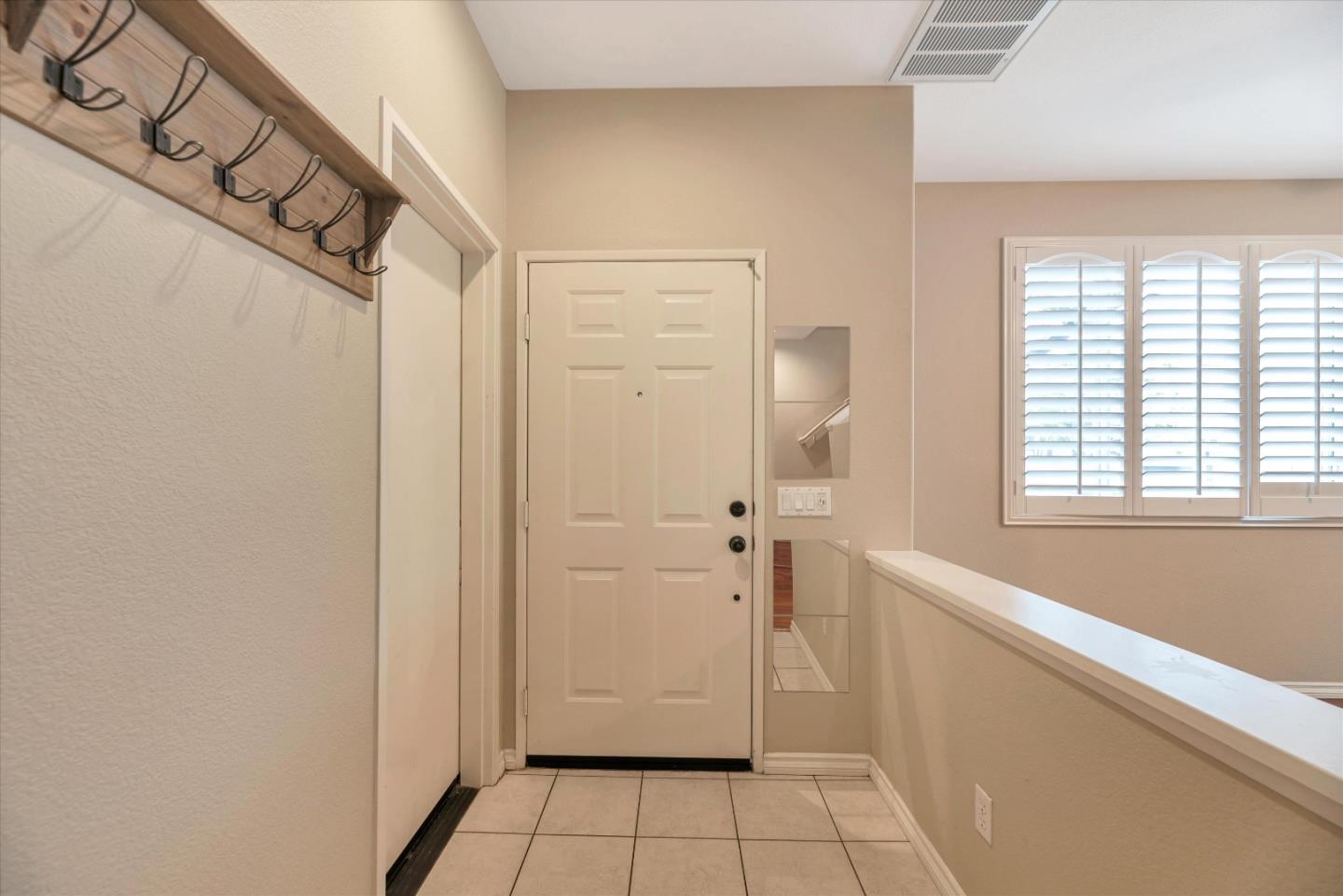 Detail Gallery Image 2 of 36 For 11865 Spruce Run Dr #C,  San Diego,  CA 92131 - 3 Beds | 2/1 Baths