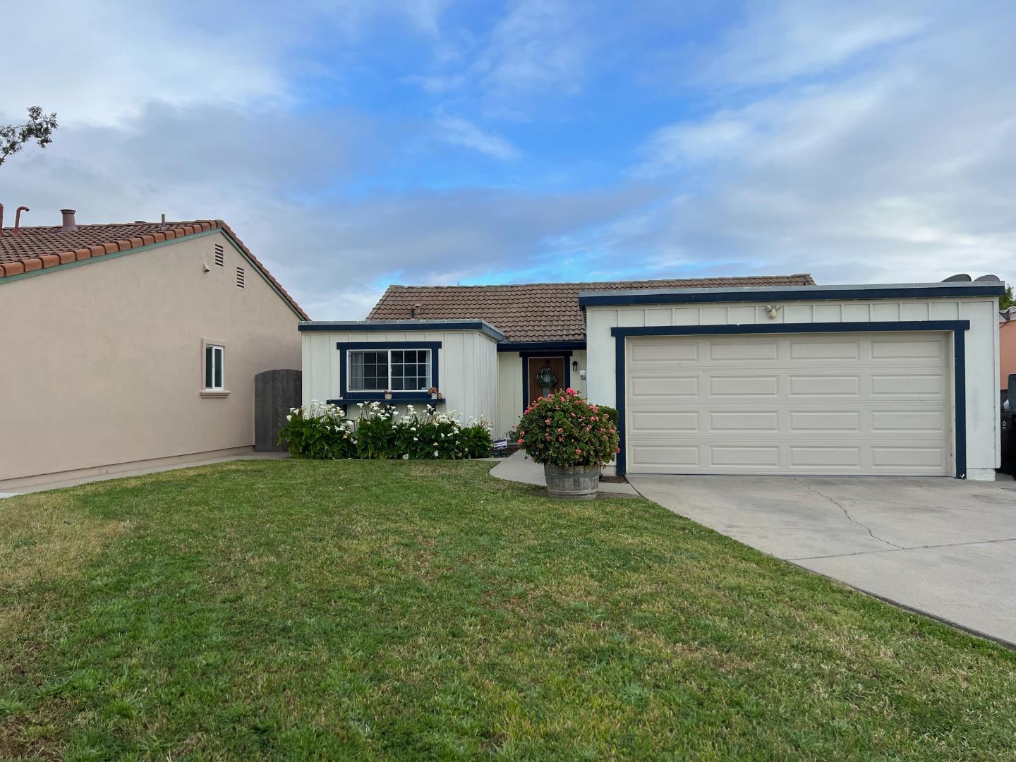 Detail Gallery Image 1 of 1 For 724 Sherman Cir, Salinas,  CA 93907 - 2 Beds | 1 Baths