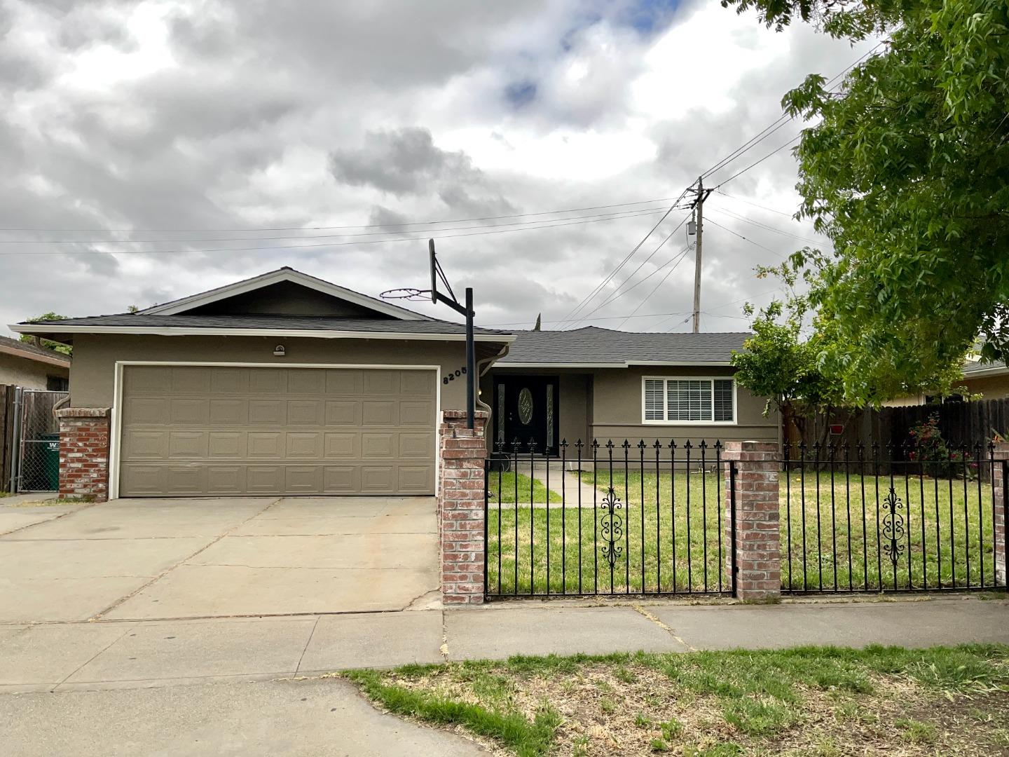 Detail Gallery Image 1 of 1 For 8205 N El Dorado St, Stockton,  CA 95210 - 3 Beds | 2 Baths