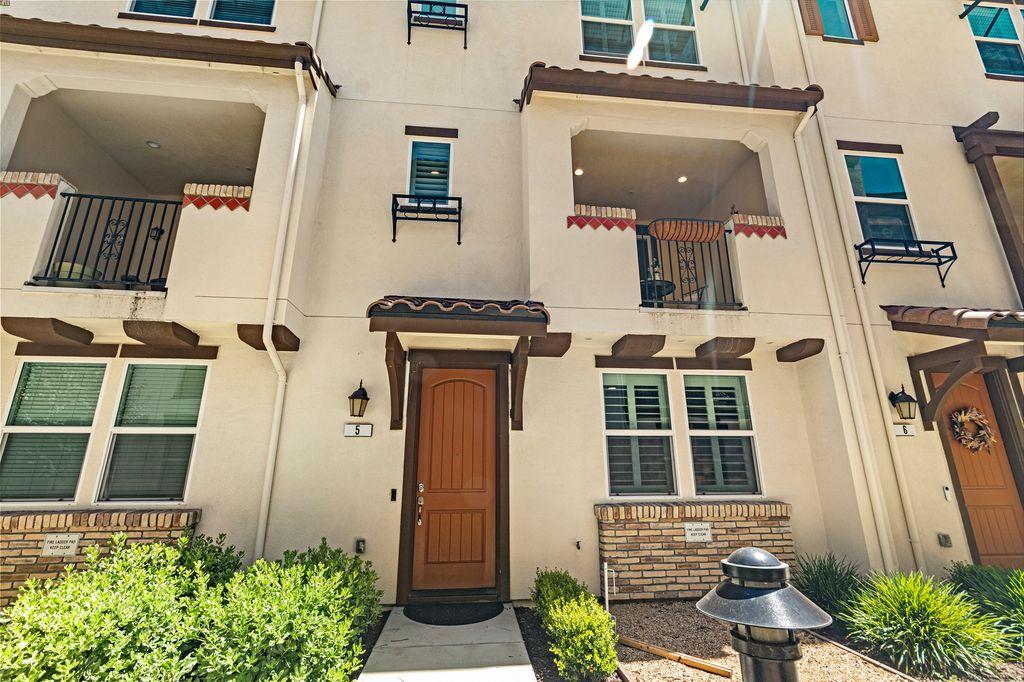 Detail Gallery Image 1 of 1 For 2731 Viterbo Ct Unit 5,  San Jose,  CA 95111 - 3 Beds | 3/1 Baths