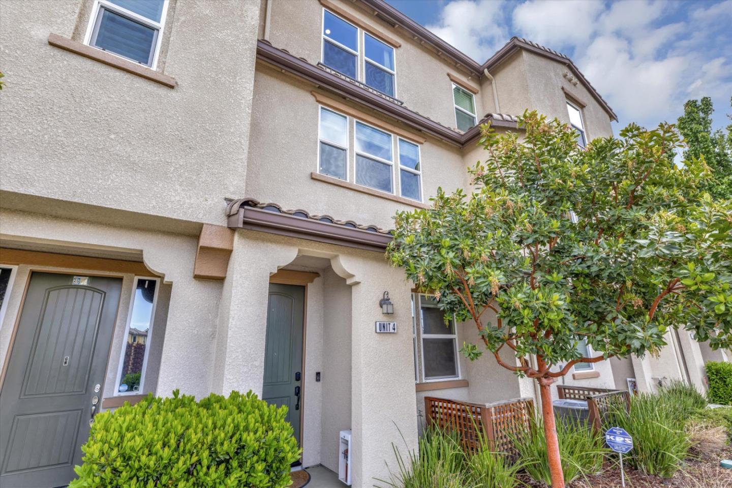 Detail Gallery Image 1 of 1 For 1300 Windswept Cmn #4,  Livermore,  CA 94550 - 3 Beds | 3/1 Baths