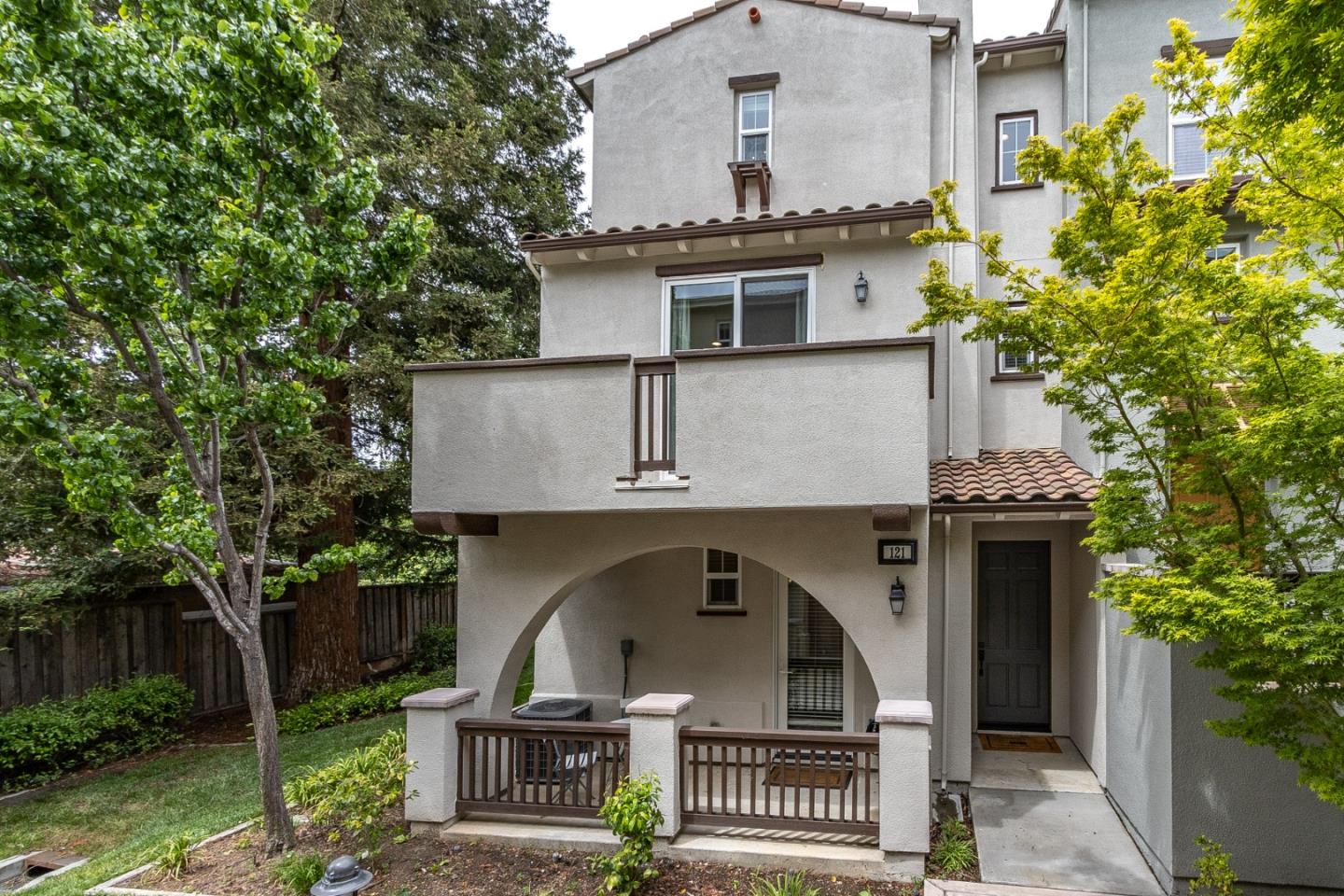 Detail Gallery Image 1 of 1 For 121 Muller Pl, San Jose,  CA 95126 - 3 Beds | 3/1 Baths