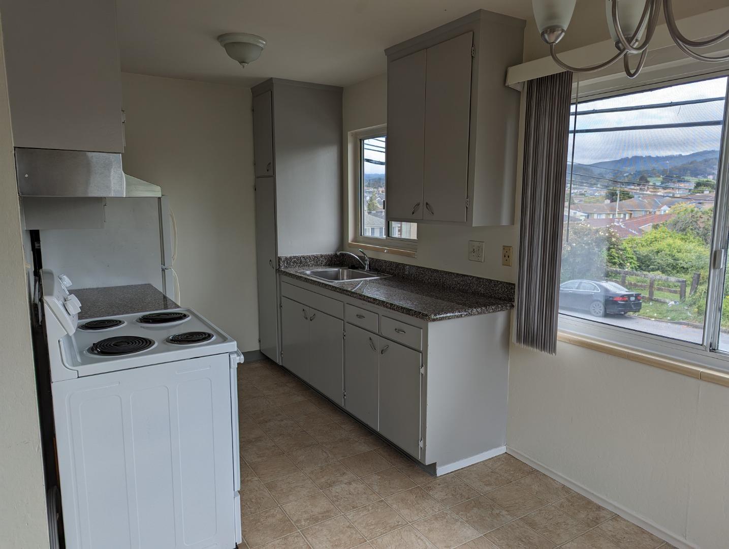 Detail Gallery Image 5 of 13 For 316 Alida Way #5,  South San Francisco,  CA 94080 - 1 Beds | 1 Baths