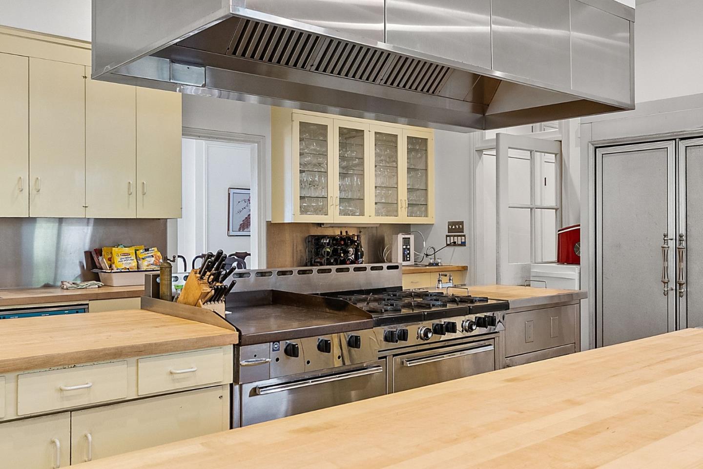 Detail Gallery Image 14 of 24 For 30 Fagan Dr, Hillsborough,  CA 94010 - 5 Beds | 4/1 Baths