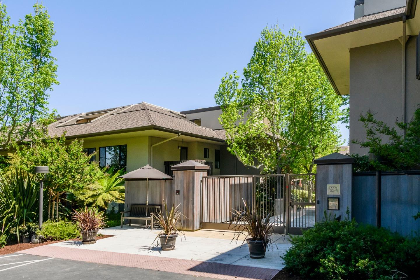 Browse active condo listings in MENLO COMMONS