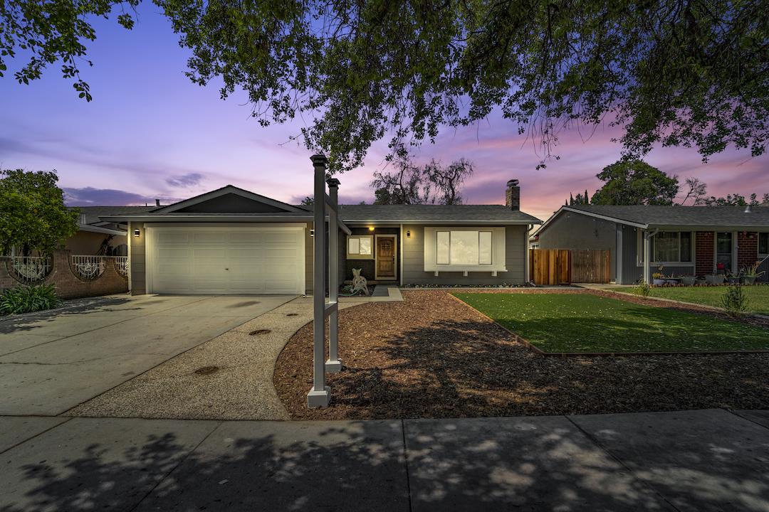 Detail Gallery Image 1 of 1 For 4607 Thornhaven Way, San Jose,  CA 95111 - 4 Beds | 2 Baths