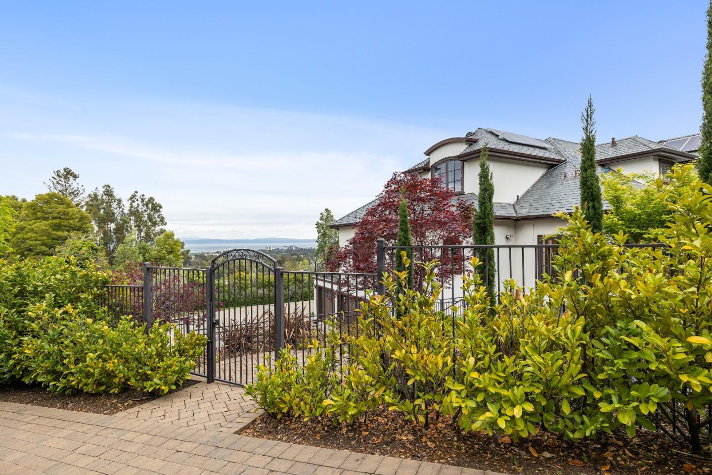 Detail Gallery Image 4 of 57 For 101 Bella Vista Dr, Hillsborough,  CA 94010 - 6 Beds | 7/1 Baths