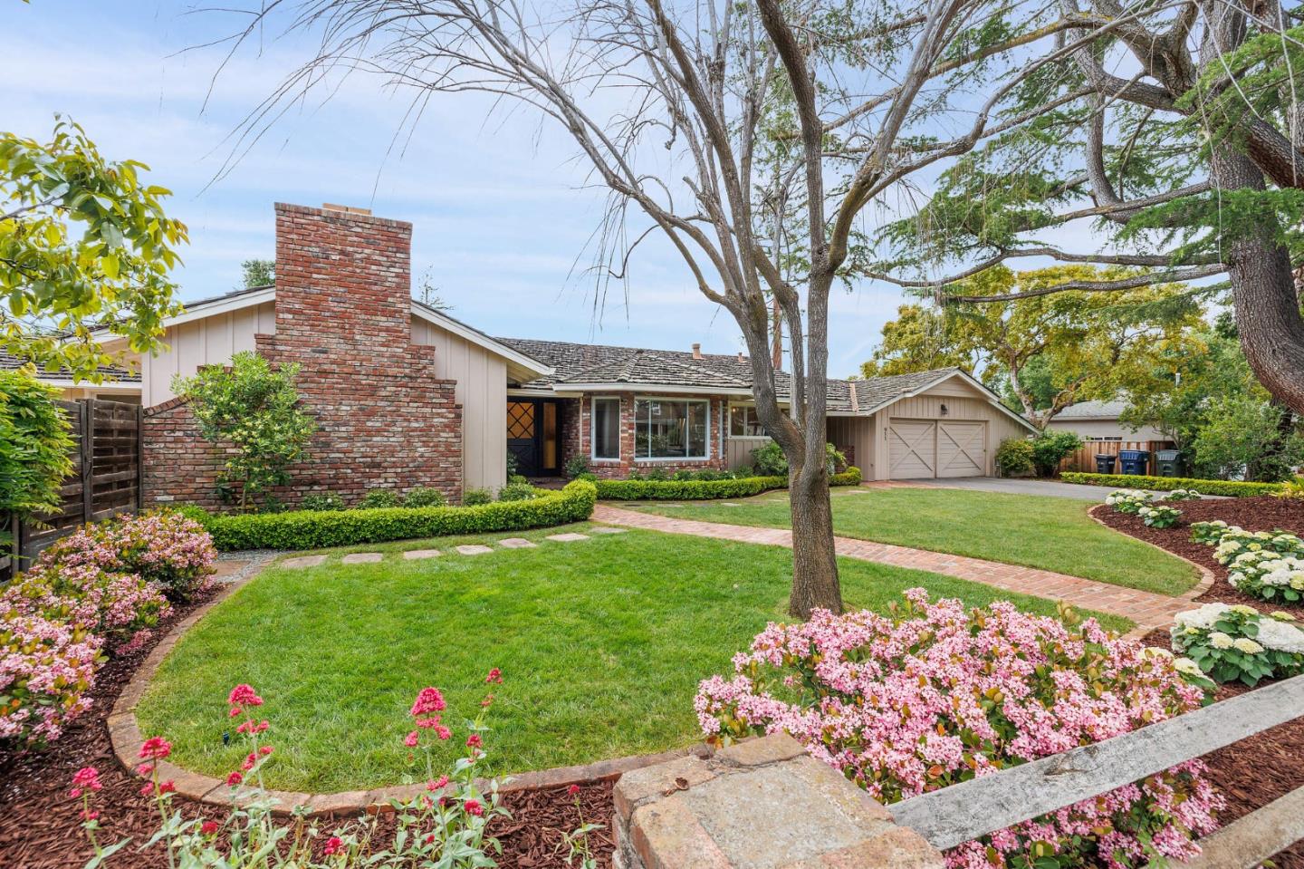 Detail Gallery Image 1 of 1 For 911 Echo Dr, Los Altos,  CA 94024 - 3 Beds | 2 Baths