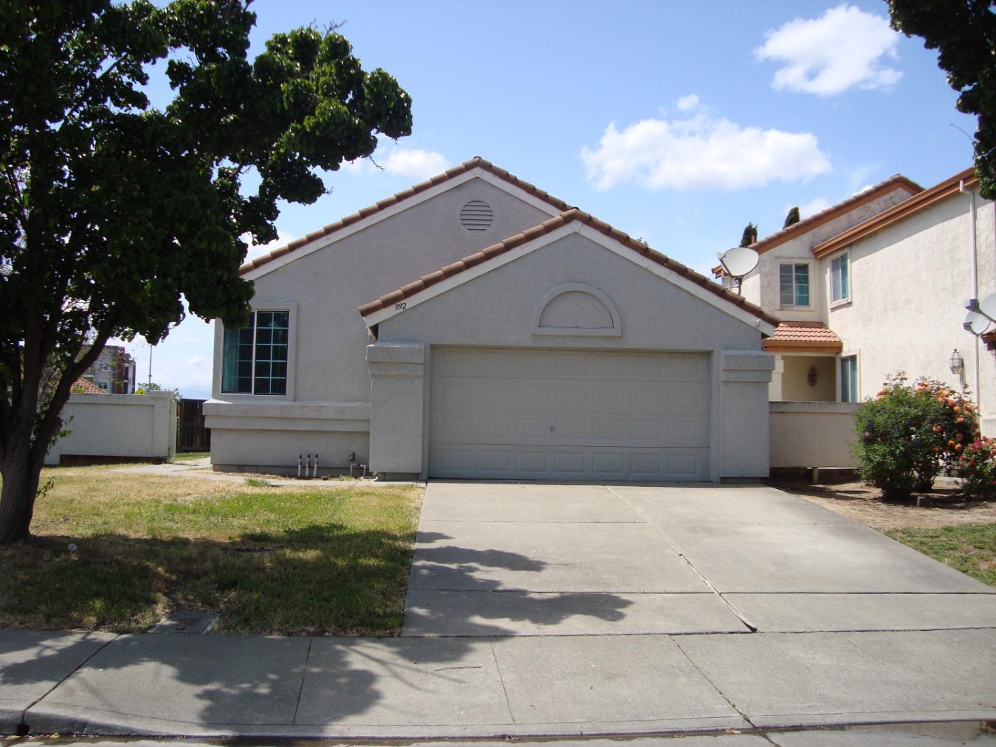 Detail Gallery Image 1 of 1 For 992 Mccoy Creek Cir, Suisun City,  CA 94585 - 2 Beds | 2 Baths