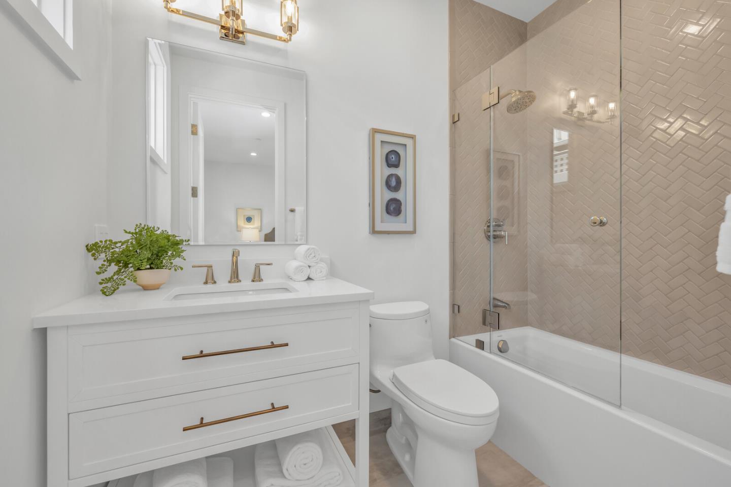Detail Gallery Image 13 of 33 For 1365 Vancouver Ave, Burlingame,  CA 94010 - 4 Beds | 4/1 Baths