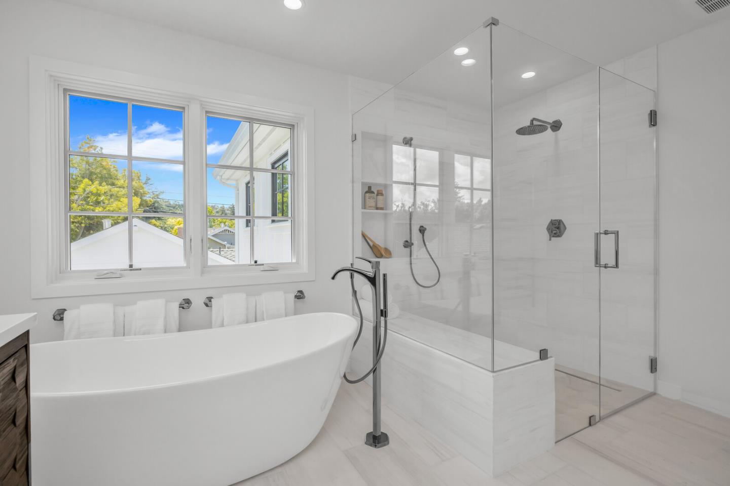 Detail Gallery Image 16 of 33 For 1365 Vancouver Ave, Burlingame,  CA 94010 - 4 Beds | 4/1 Baths