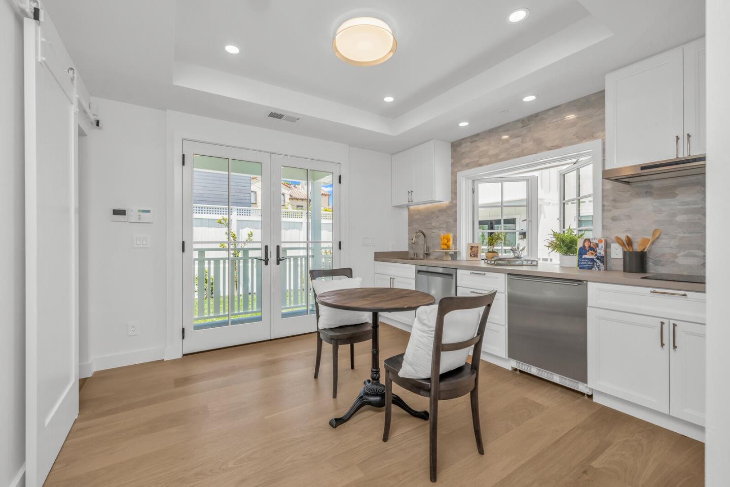 Detail Gallery Image 25 of 33 For 1365 Vancouver Ave, Burlingame,  CA 94010 - 4 Beds | 4/1 Baths