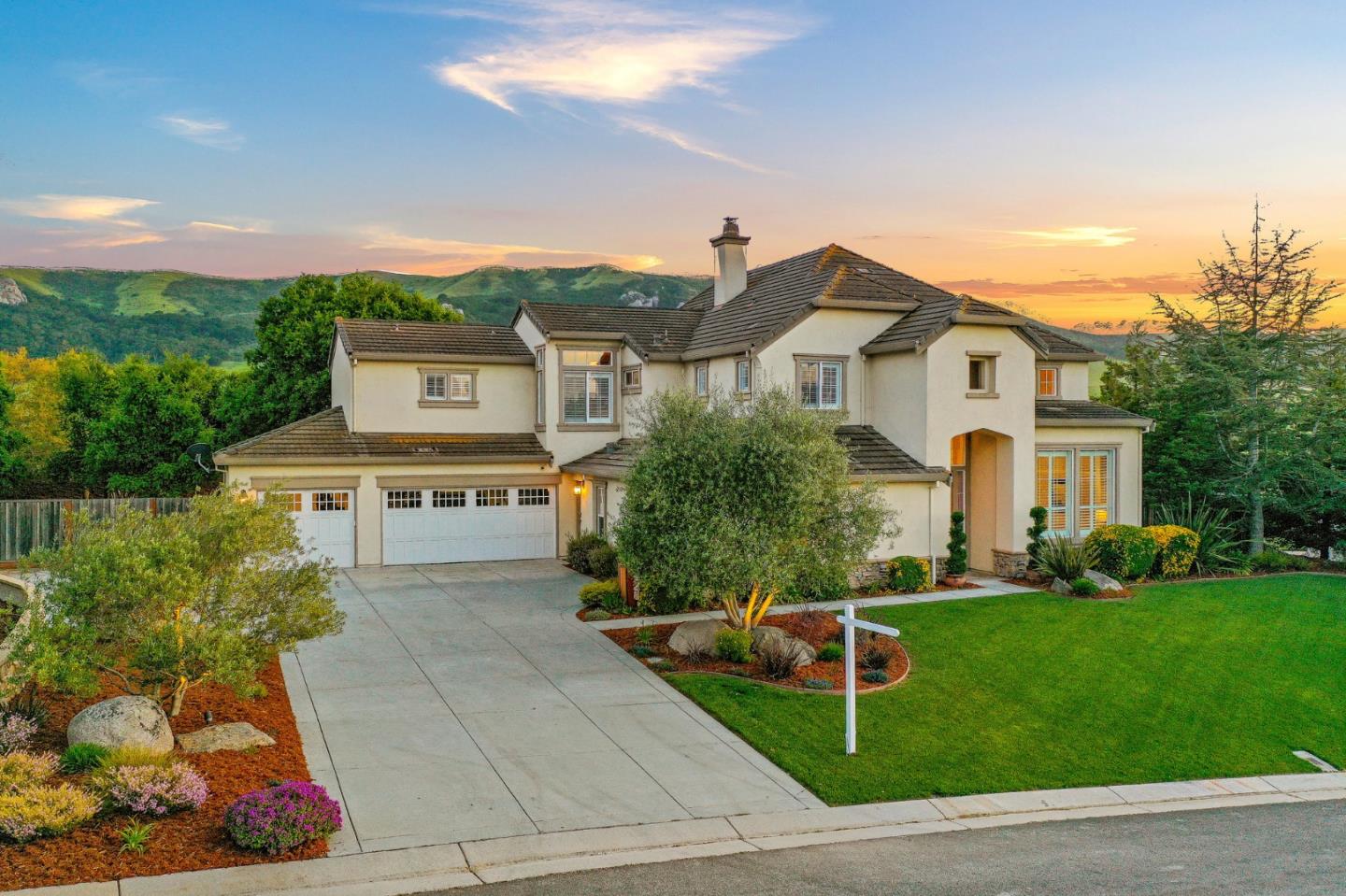 Detail Gallery Image 1 of 1 For 885 via Vaquero Norte, San Juan Bautista,  CA 95045 - 5 Beds | 3/1 Baths