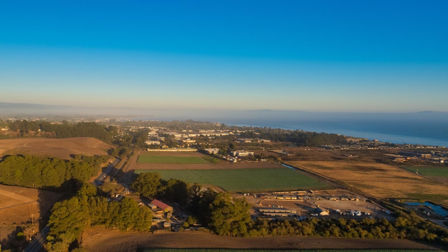 Photo of 451-B Coast Rd in Santa Cruz, CA