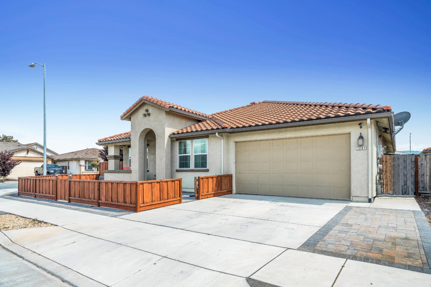 Detail Gallery Image 1 of 1 For 1207 Steinbeck Dr, Hollister,  CA 95023 - 4 Beds | 2 Baths