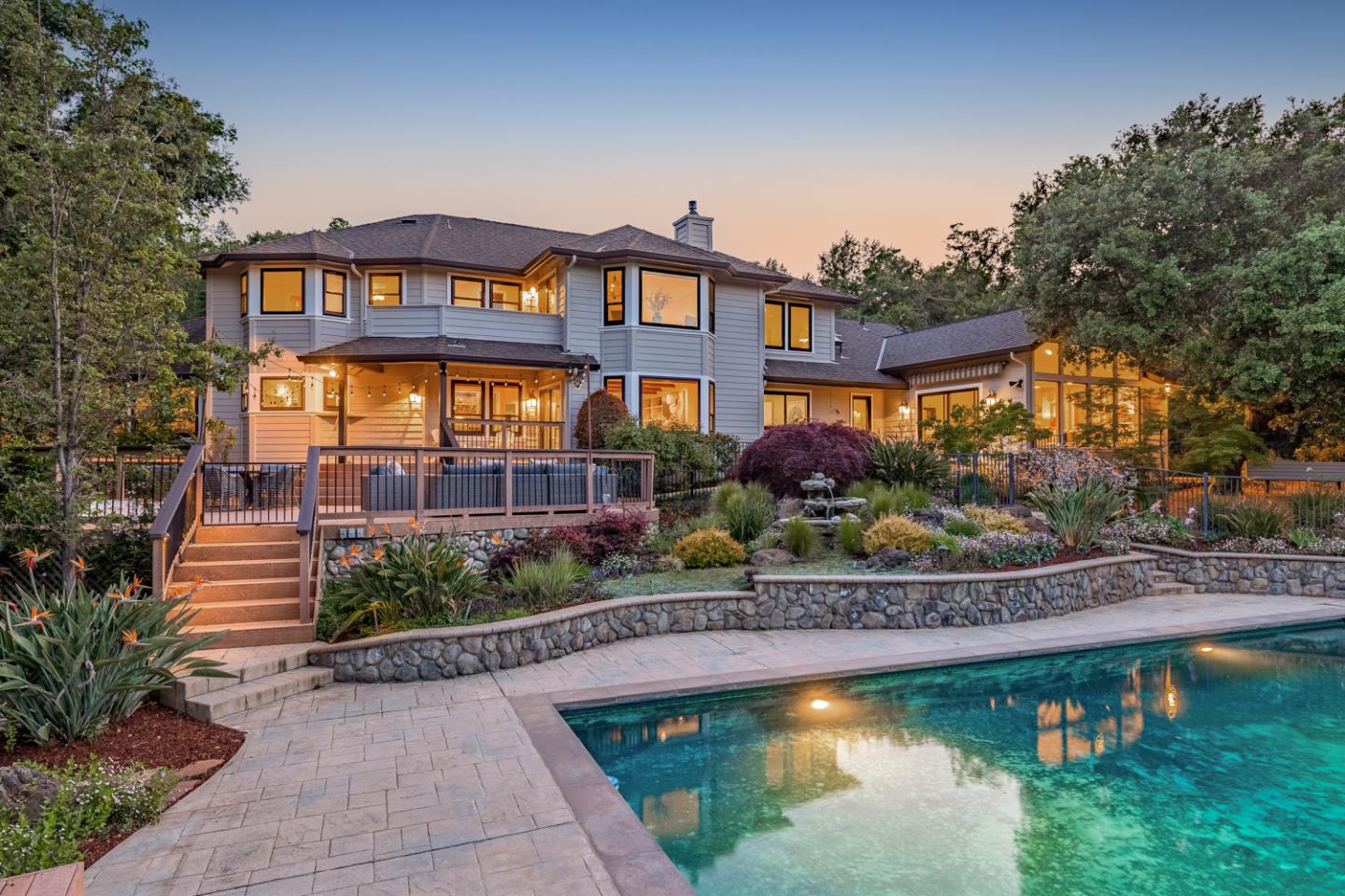 25601 Fernhill Dr, Los Altos Hills, CA 94024 6 Beds 4/1 Baths (Sold