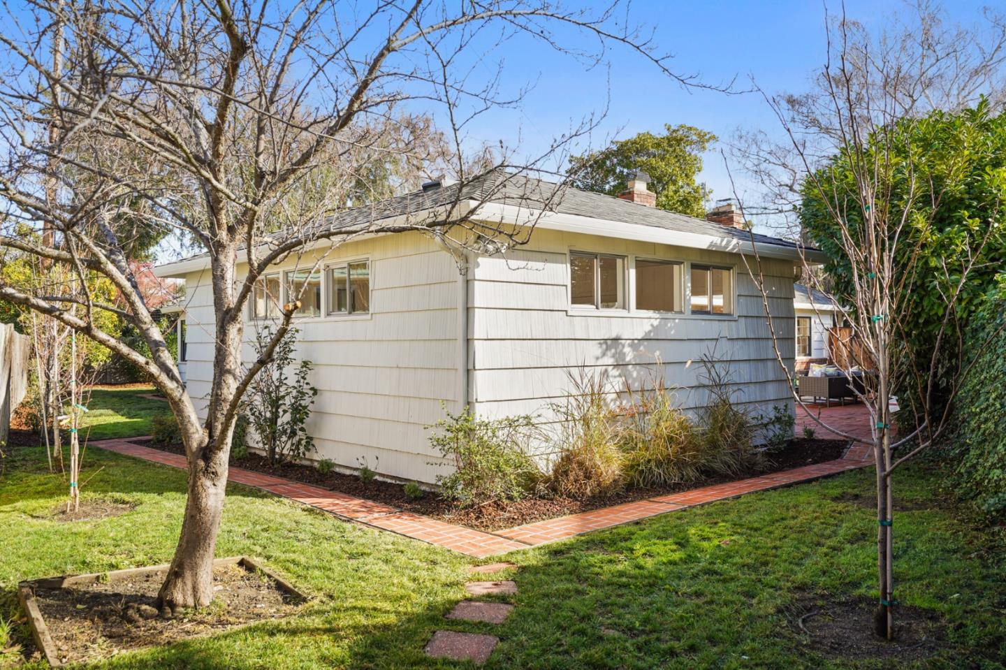 Detail Gallery Image 29 of 30 For 717 Garland Dr, Palo Alto,  CA 94303 - 3 Beds | 2 Baths