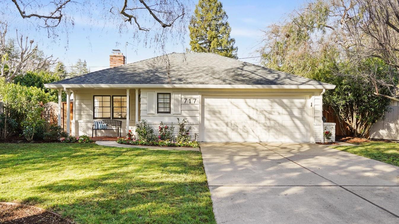 Detail Gallery Image 3 of 30 For 717 Garland Dr, Palo Alto,  CA 94303 - 3 Beds | 2 Baths