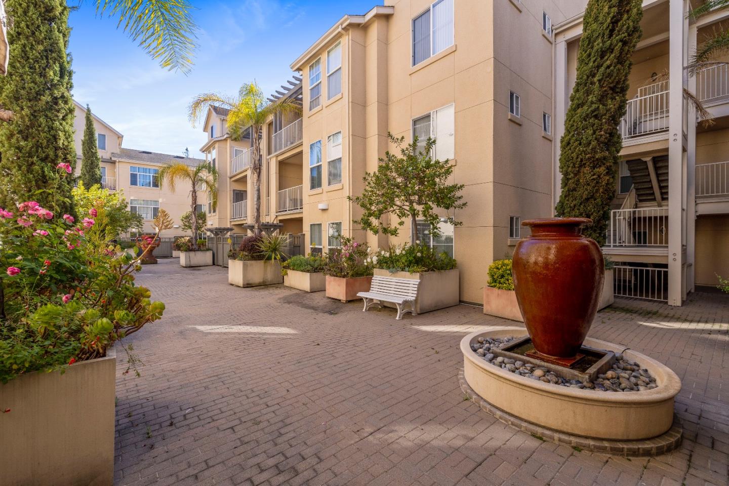 Detail Gallery Image 1 of 1 For 2255 Showers Dr #192,  Mountain View,  CA 94040 - 1 Beds | 1 Baths