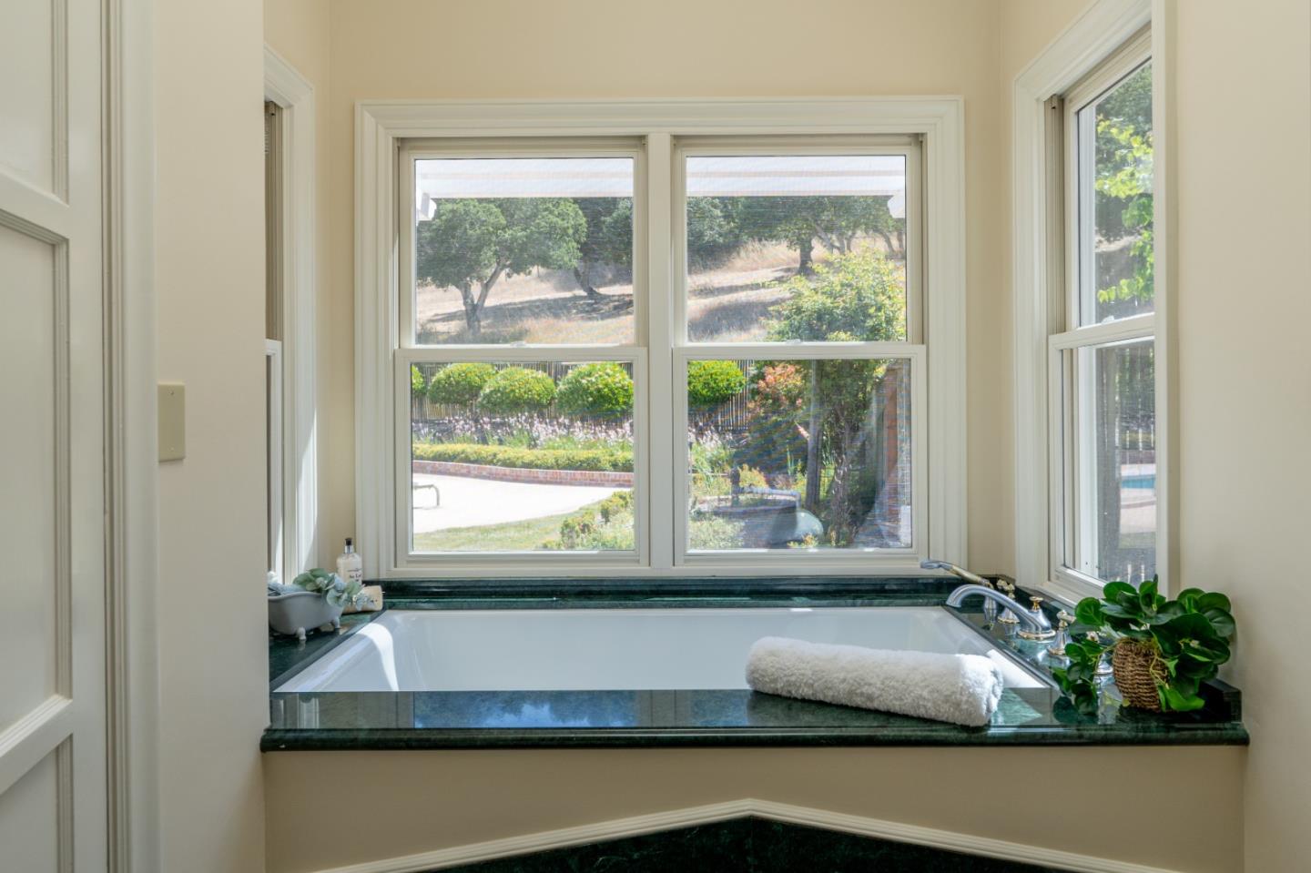 Detail Gallery Image 21 of 38 For 1014 Monterey Salinas Hwy, Salinas,  CA 93908 - 5 Beds | 5/2 Baths