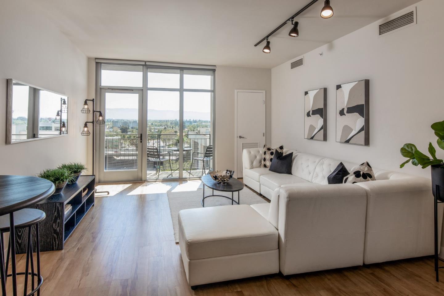 Detail Gallery Image 1 of 1 For 175 W Saint James St #1104,  San Jose,  CA 95110 - 1 Beds | 1 Baths