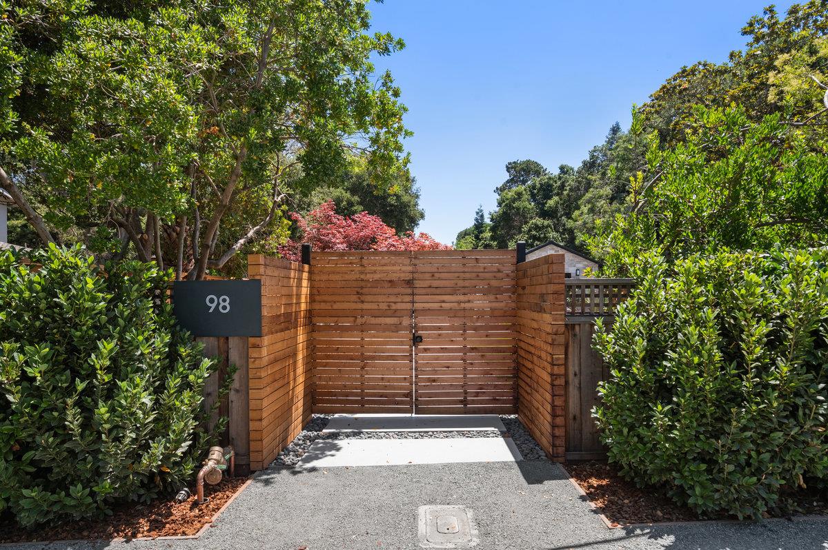 Detail Gallery Image 2 of 23 For 98 Palmer Ln, Atherton,  CA 94027 - 4 Beds | 3 Baths