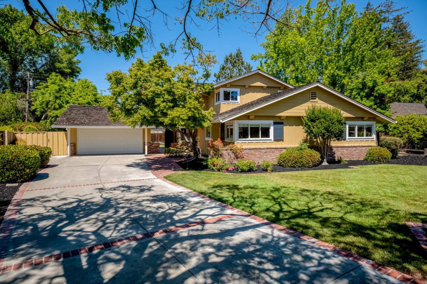 Detail Gallery Image 1 of 1 For 1601 Ben Roe Dr, Los Altos,  CA 94024 - 3 Beds | 3 Baths