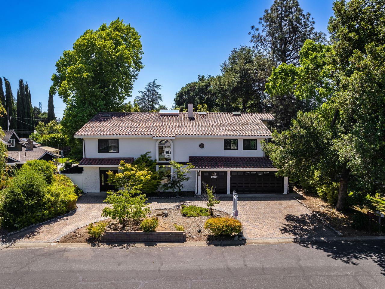 Detail Gallery Image 1 of 1 For 1987 Farndon Ave, Los Altos,  CA 94024 - 5 Beds | 3/1 Baths