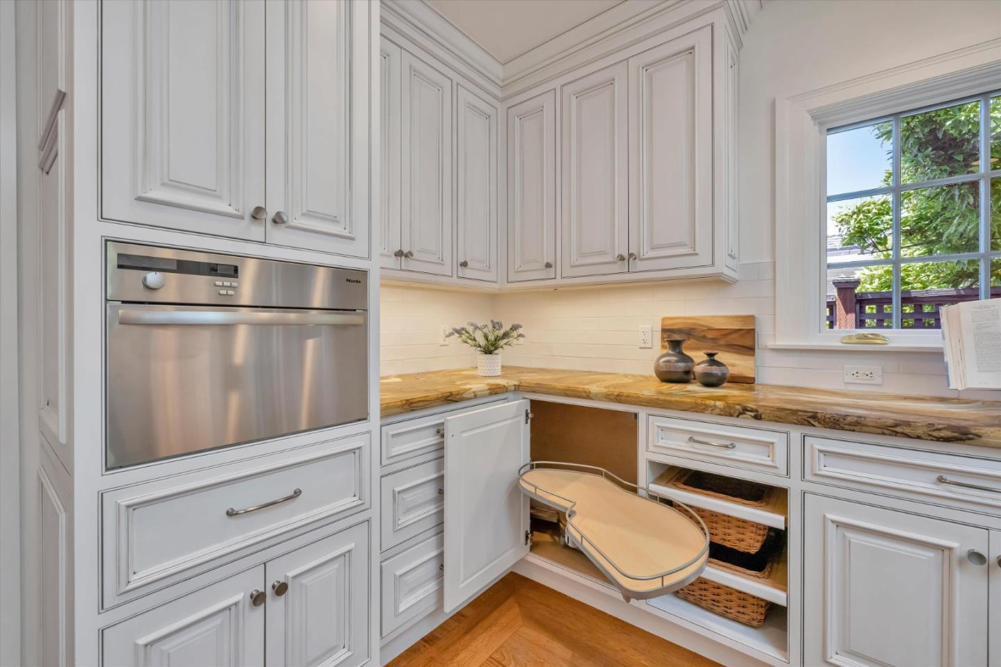 Detail Gallery Image 13 of 57 For 838 Walnut Ave, Burlingame,  CA 94010 - 4 Beds | 4 Baths