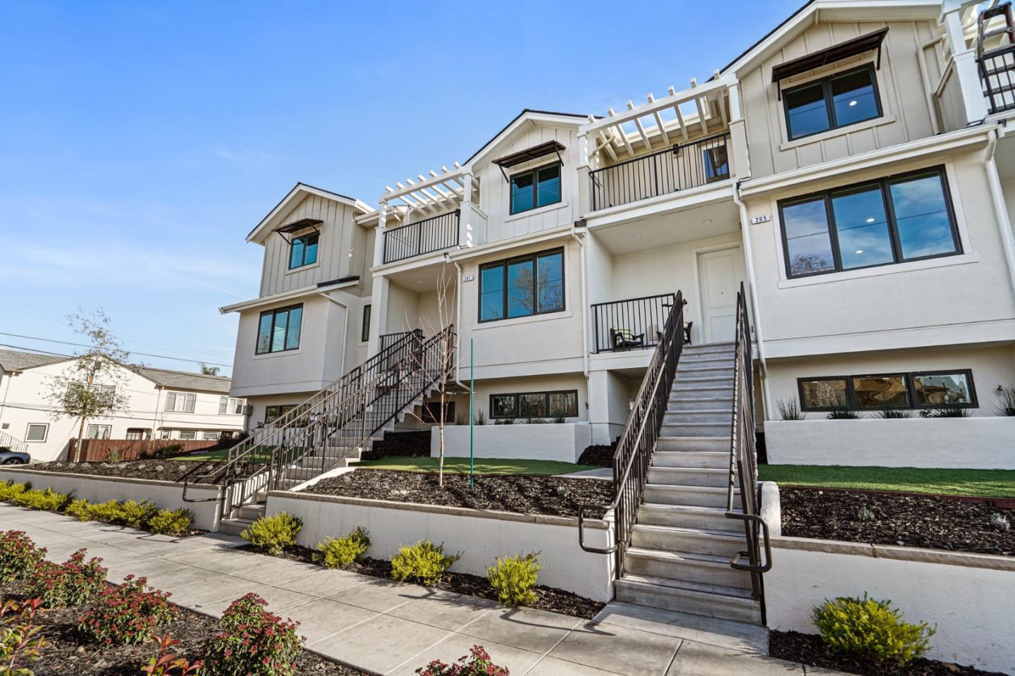 Detail Gallery Image 1 of 27 For 906 Adams St, Redwood City,  CA 94061 - 3 Beds | 3/1 Baths