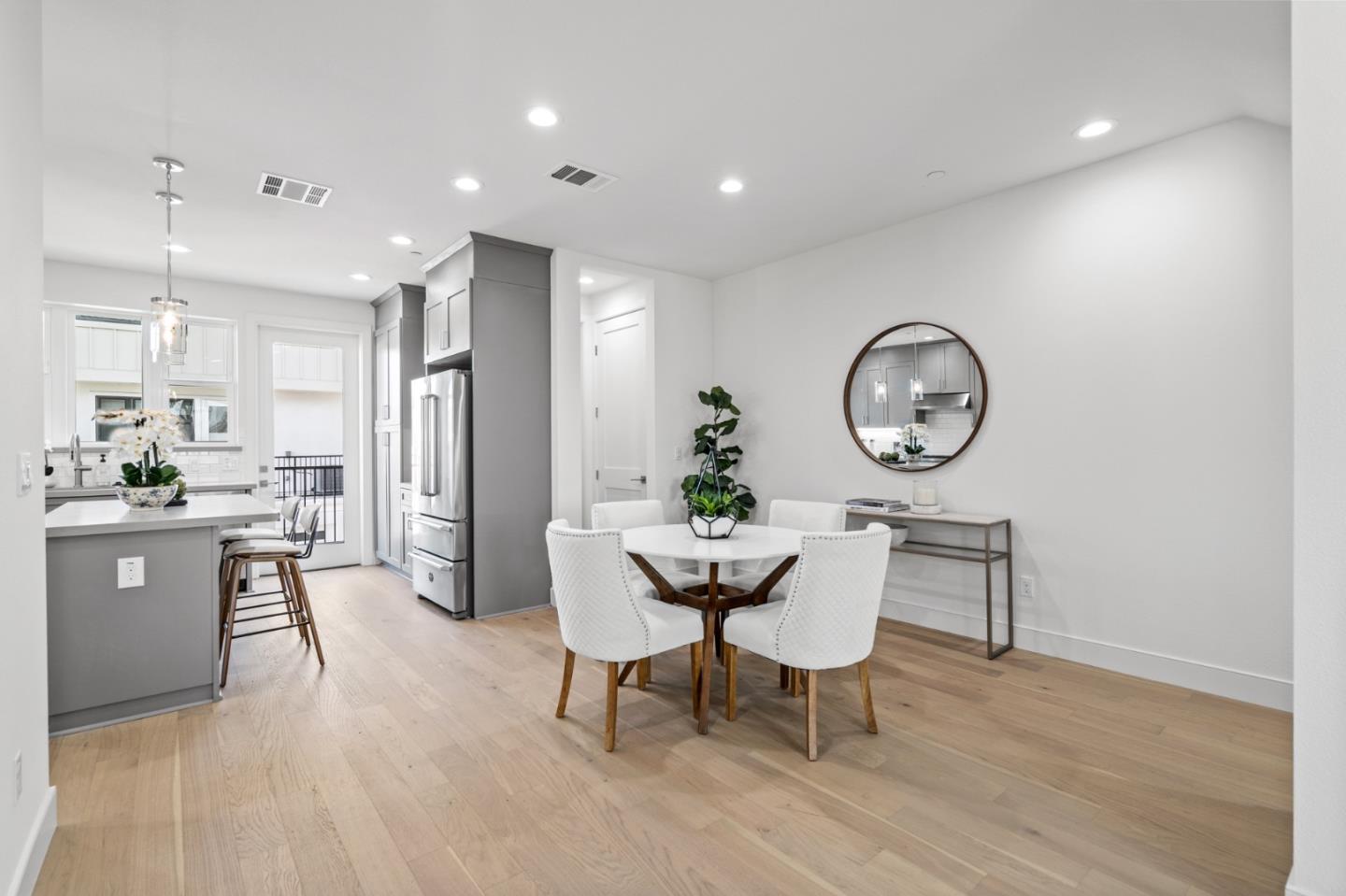 Detail Gallery Image 10 of 27 For 906 Adams St, Redwood City,  CA 94061 - 3 Beds | 3/1 Baths