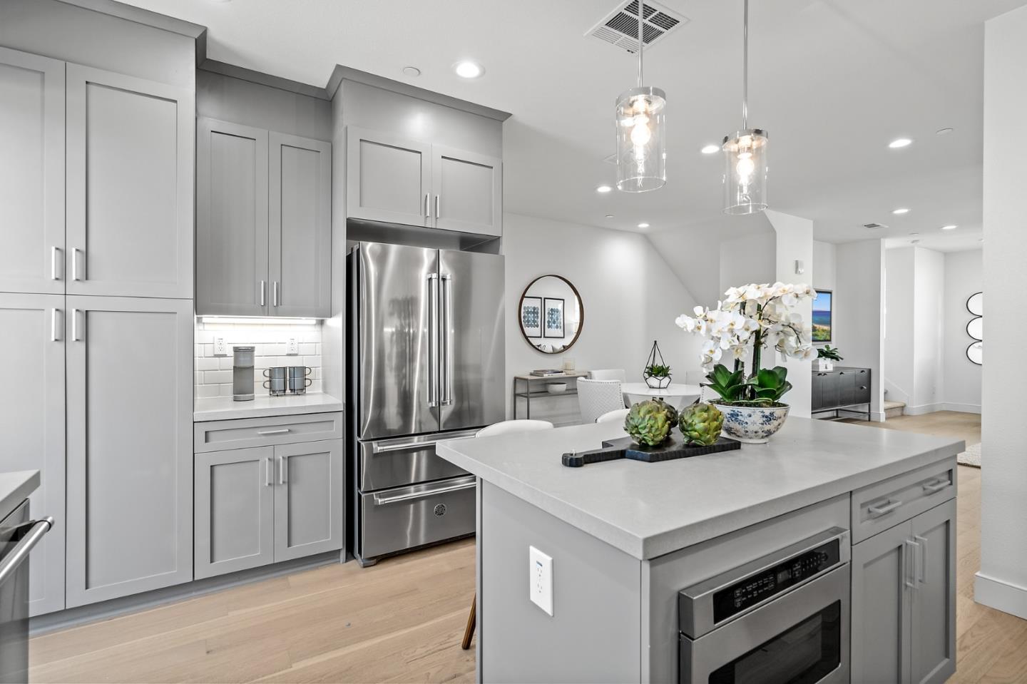 Detail Gallery Image 6 of 27 For 906 Adams St, Redwood City,  CA 94061 - 3 Beds | 3/1 Baths