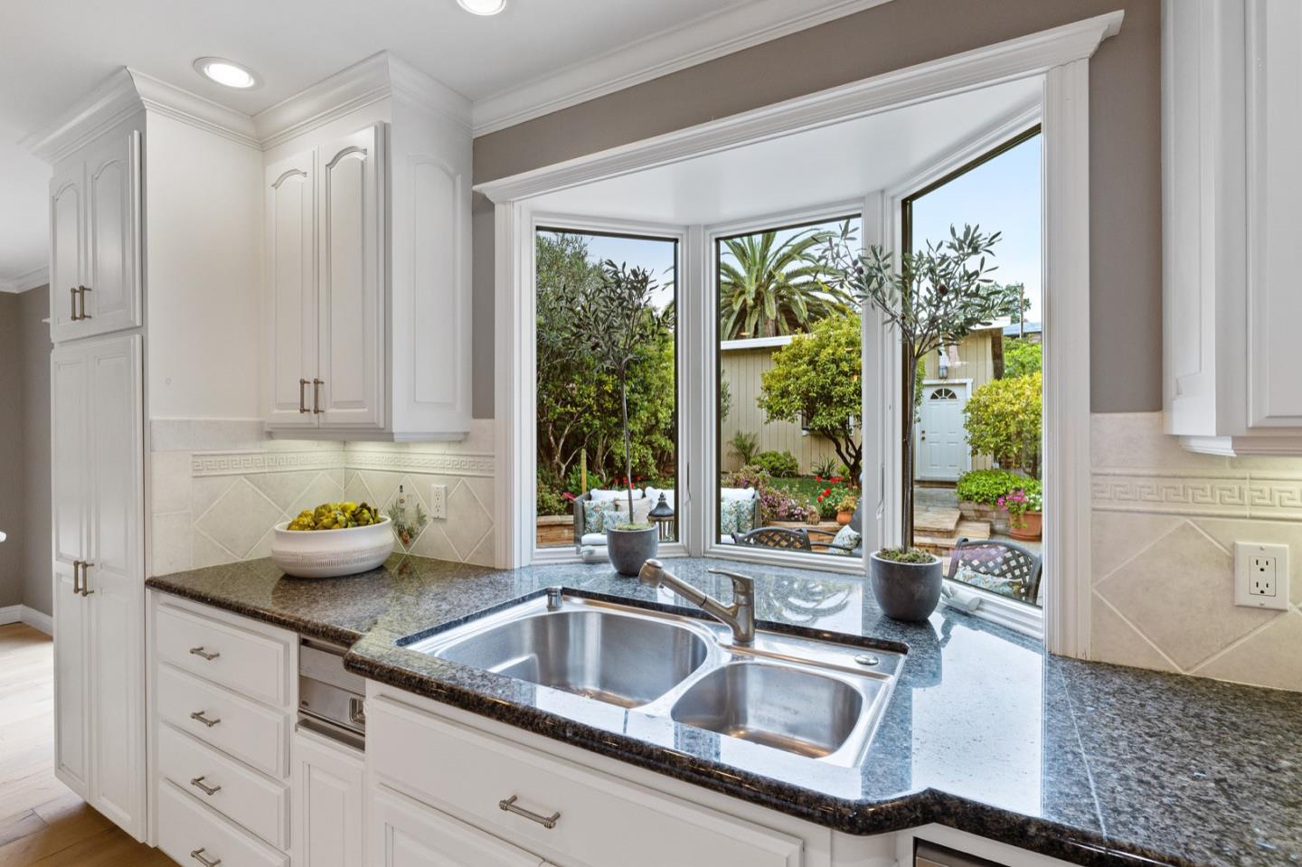 Detail Gallery Image 10 of 82 For 724 Windsor Way, Redwood City,  CA 94061 - 4 Beds | 3 Baths