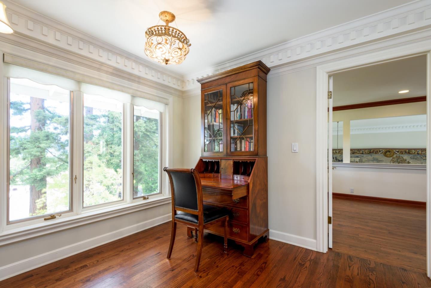 Detail Gallery Image 13 of 26 For 1045 Lassen Dr, Menlo Park,  CA 94025 - 5 Beds | 4/1 Baths