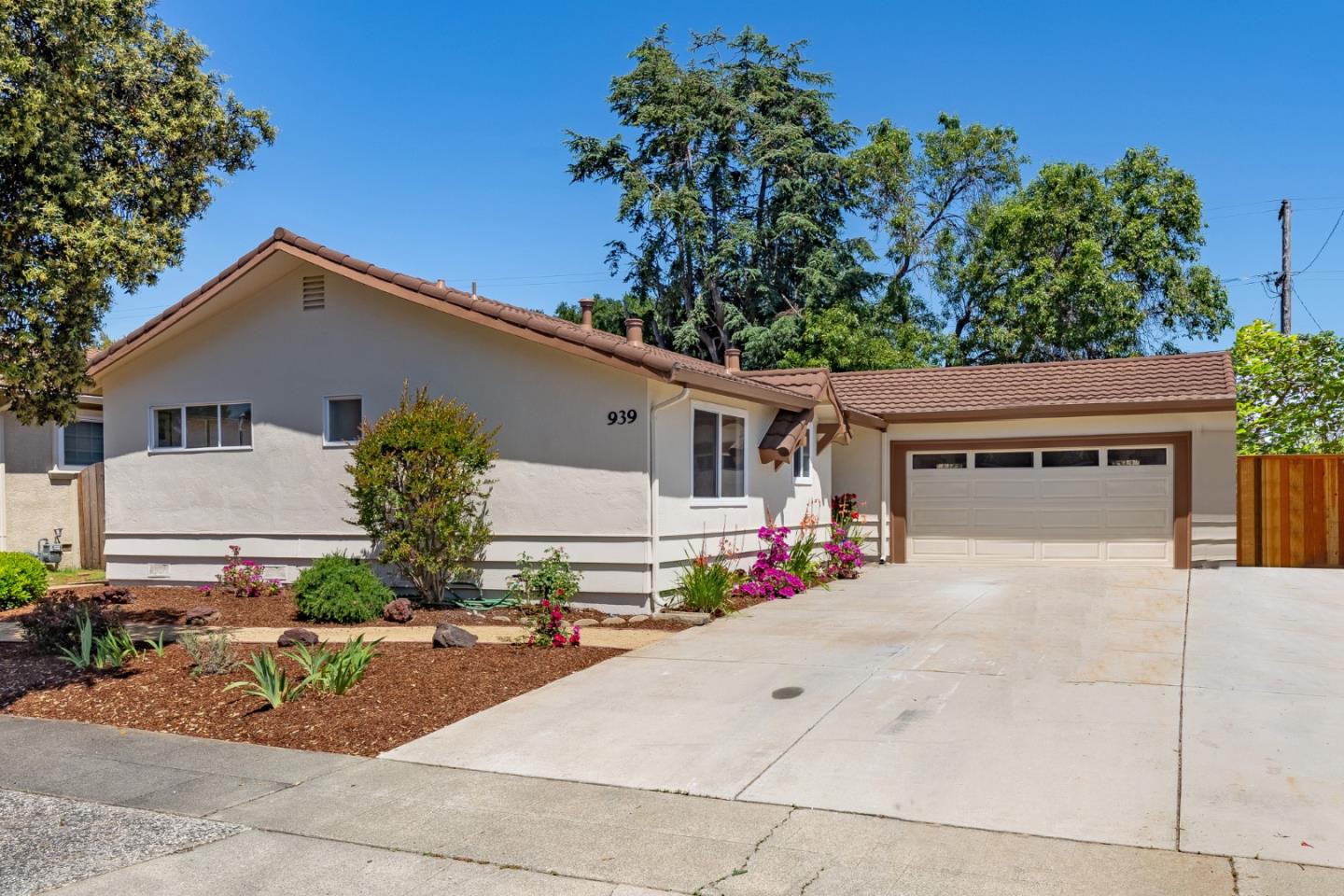 Detail Gallery Image 1 of 1 For 939 Kennard Way, Sunnyvale,  CA 94087 - 3 Beds | 2 Baths