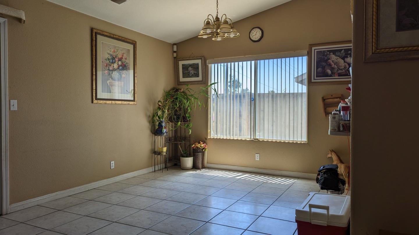 Detail Gallery Image 2 of 17 For 1060 Viewpointe St, Soledad,  CA 93960 - 3 Beds | 2 Baths