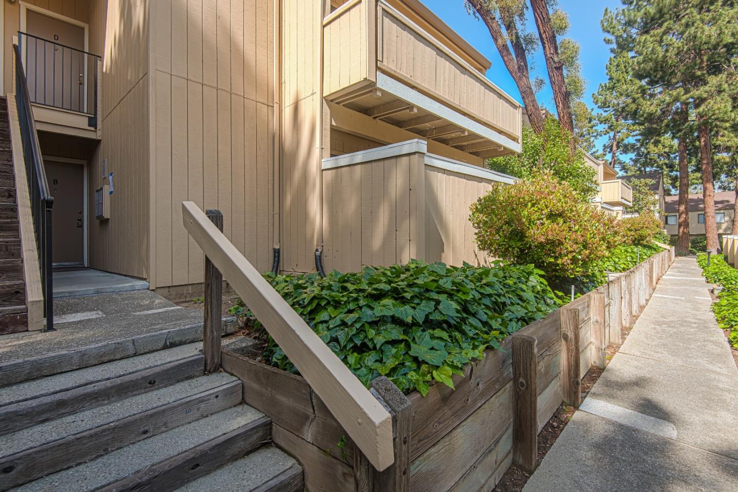 Detail Gallery Image 1 of 1 For 3009 Kaiser Dr., #B Dr #B,  Santa Clara,  CA 95051 - 3 Beds | 2 Baths