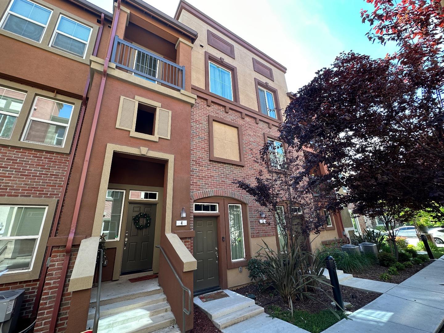 Detail Gallery Image 1 of 11 For 1036 Onofrio Ln #5,  San Jose,  CA 95131 - 2 Beds | 2 Baths