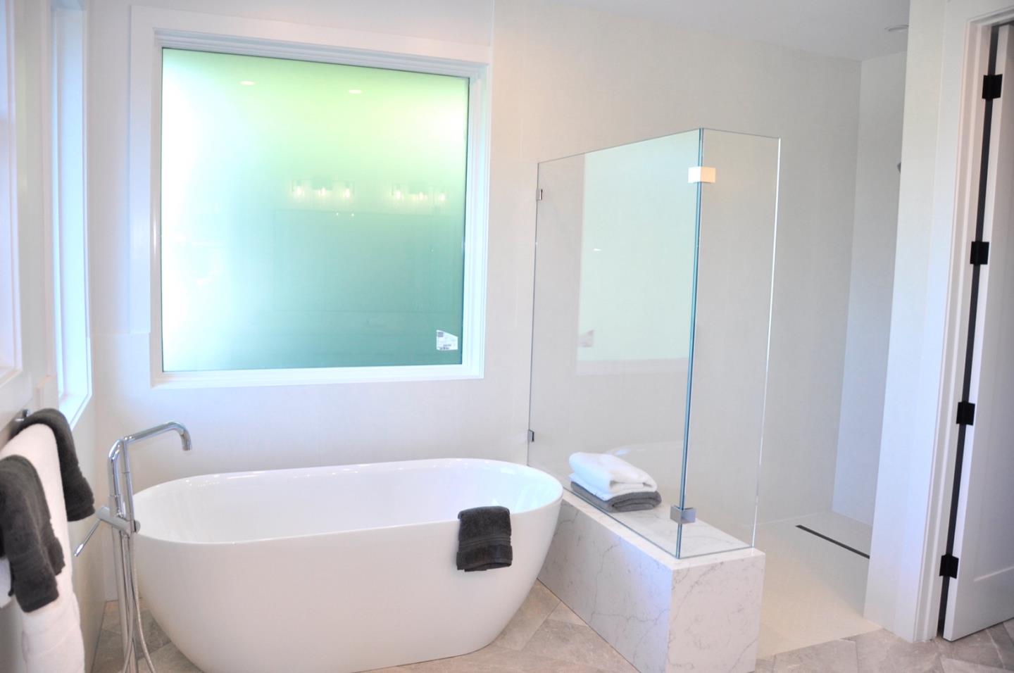 Detail Gallery Image 12 of 31 For 950 Lucky Ave, Menlo Park,  CA 94025 - 7 Beds | 6/1 Baths