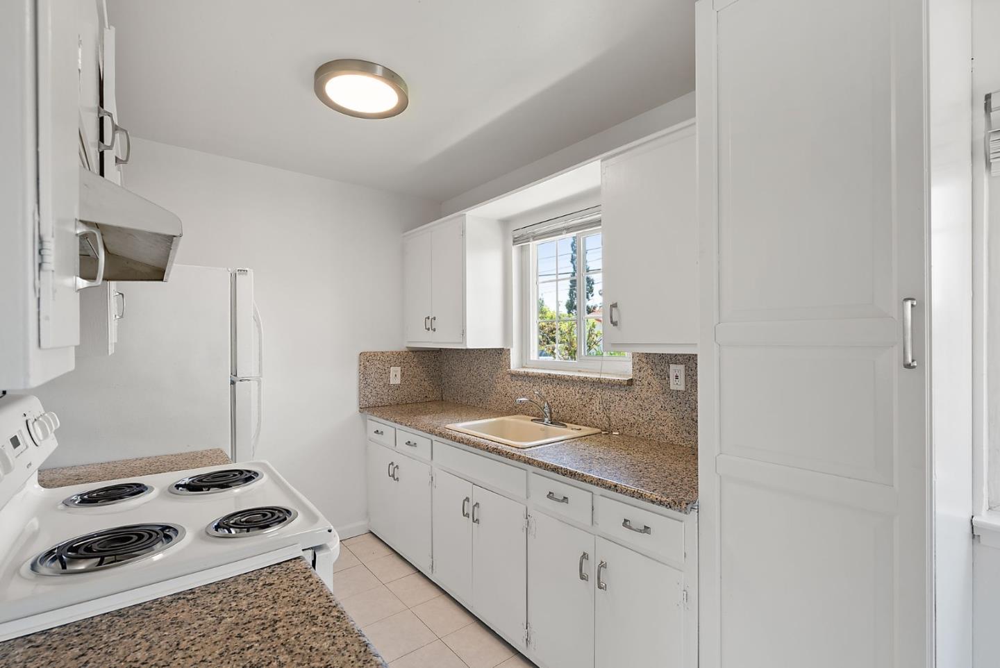 Detail Gallery Image 10 of 44 For 984 Rose Ave, Redwood City,  CA 94063 - 5 Beds | 2 Baths
