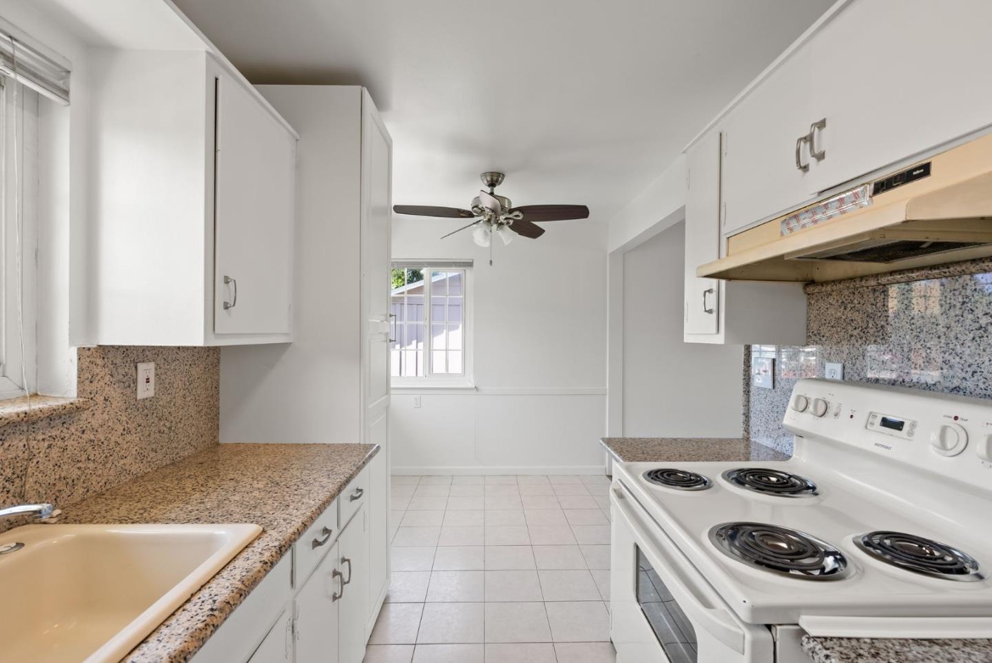 Detail Gallery Image 11 of 44 For 984 Rose Ave, Redwood City,  CA 94063 - 5 Beds | 2 Baths