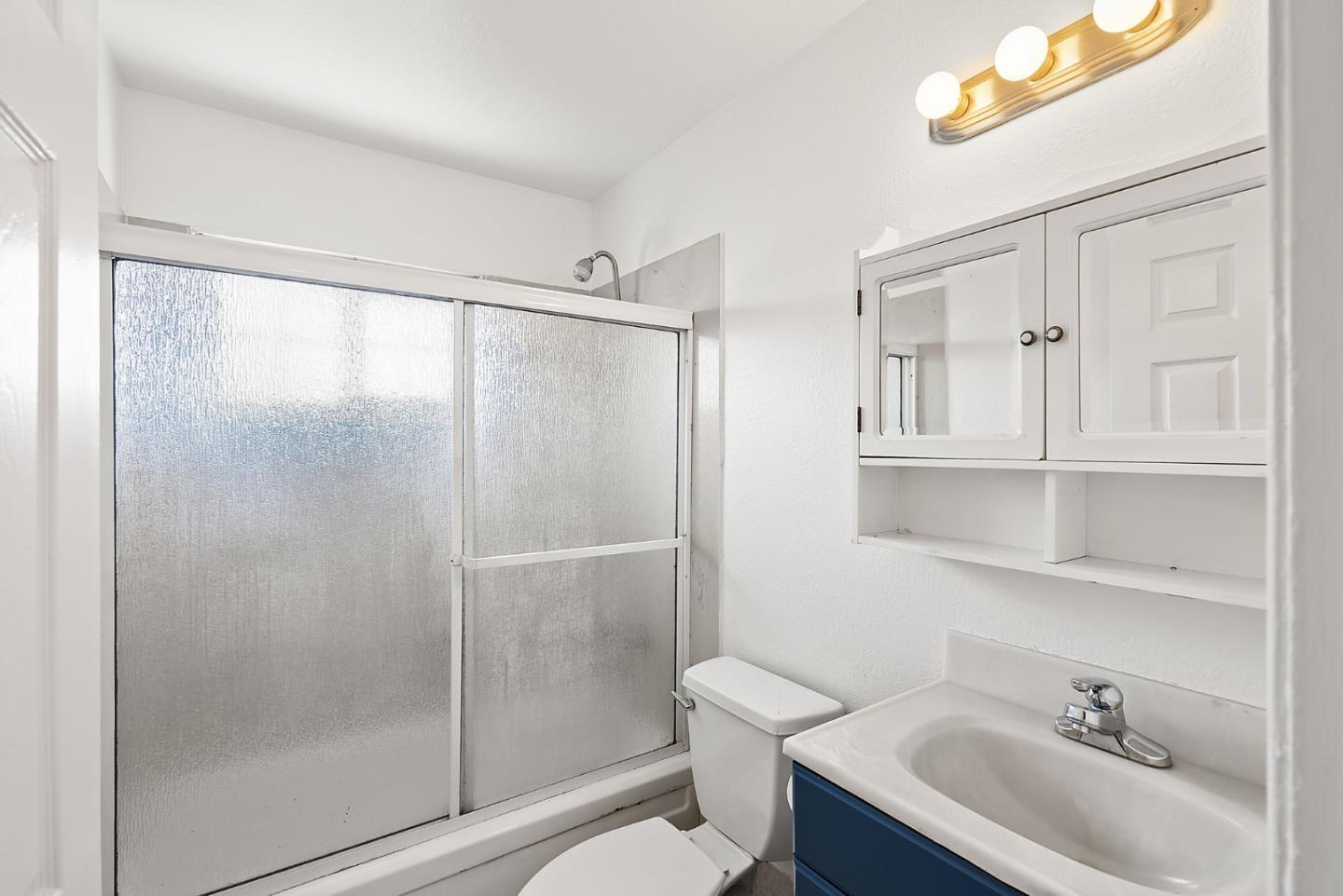 Detail Gallery Image 16 of 44 For 984 Rose Ave, Redwood City,  CA 94063 - 5 Beds | 2 Baths