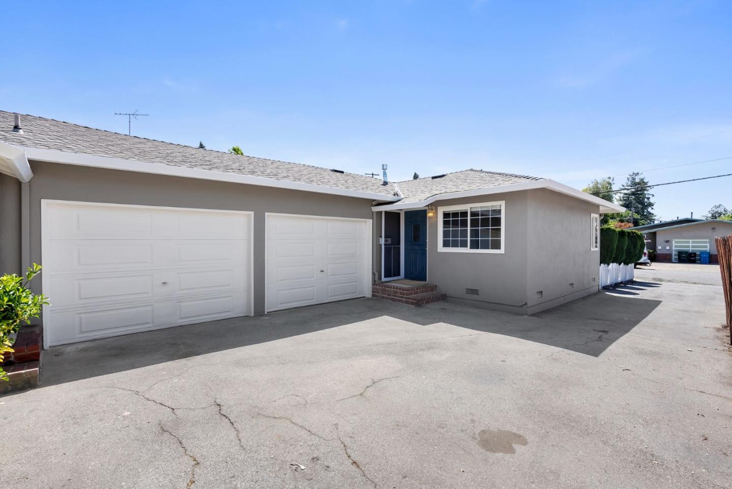 Detail Gallery Image 4 of 44 For 984 Rose Ave, Redwood City,  CA 94063 - 5 Beds | 2 Baths
