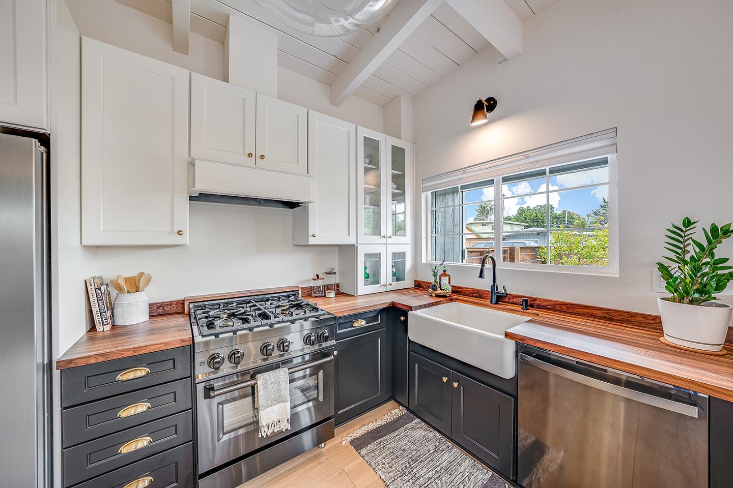 Detail Gallery Image 1 of 1 For 522 Laverne Ave, Aptos,  CA 95003 - 2 Beds | 1 Baths