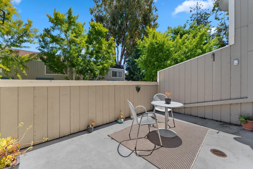 Detail Gallery Image 10 of 32 For 165 Okeefe St #11,  Menlo Park,  CA 94025 - 2 Beds | 1/1 Baths